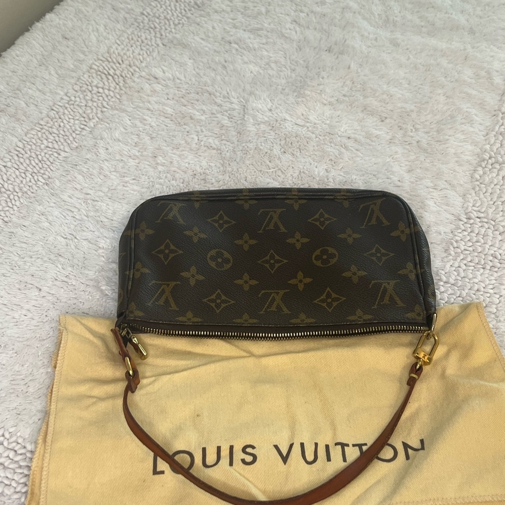Louis Vuitton Monogram Pochette Accessoires Shoulder Bag LV Clutch - Picture 5 of 13